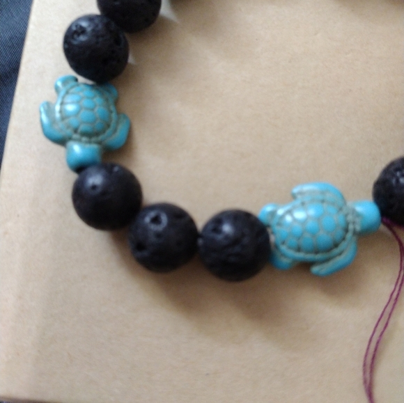 Artemis's Gems custom-made beaded bracelet with turquoise sea turtles/lava rock - Picture 3 of 3